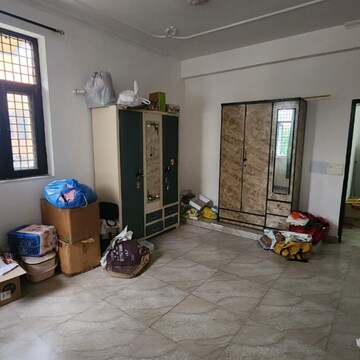 Parking in 3 BHK Builder Floor at Sector 23a – for Rent
