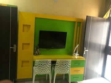 Furnished Amenities in 2.5 BHK Builder Floor at Kirti Nagar – for Rent