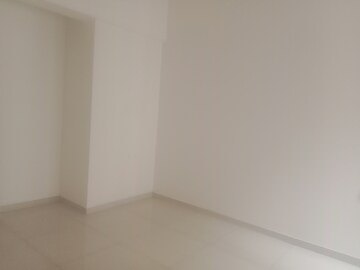 Room in 2 BHK Apartment at Runwal Eirene, Balkum Pada – for Rent