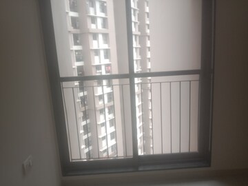 Room in 2 BHK Apartment at Runwal Eirene, Balkum Pada – for Rent