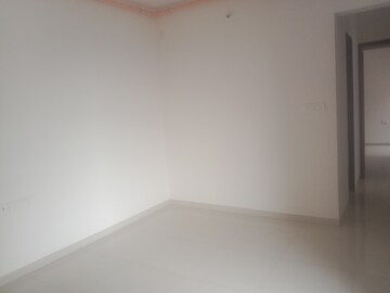 Room in 2 BHK Apartment at Runwal Eirene, Balkum Pada – for Rent