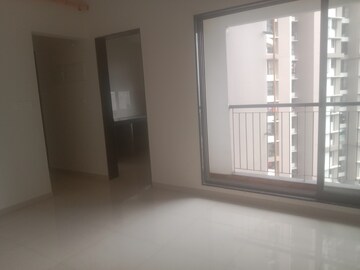 Room in 2 BHK Apartment at Runwal Eirene, Balkum Pada – for Rent