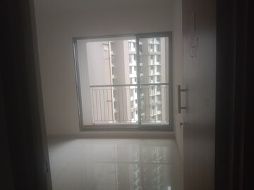 Room in 2 BHK Apartment at Runwal Eirene, Balkum Pada – for Rent