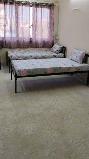 Room in  Pg at Naupada – for Rent