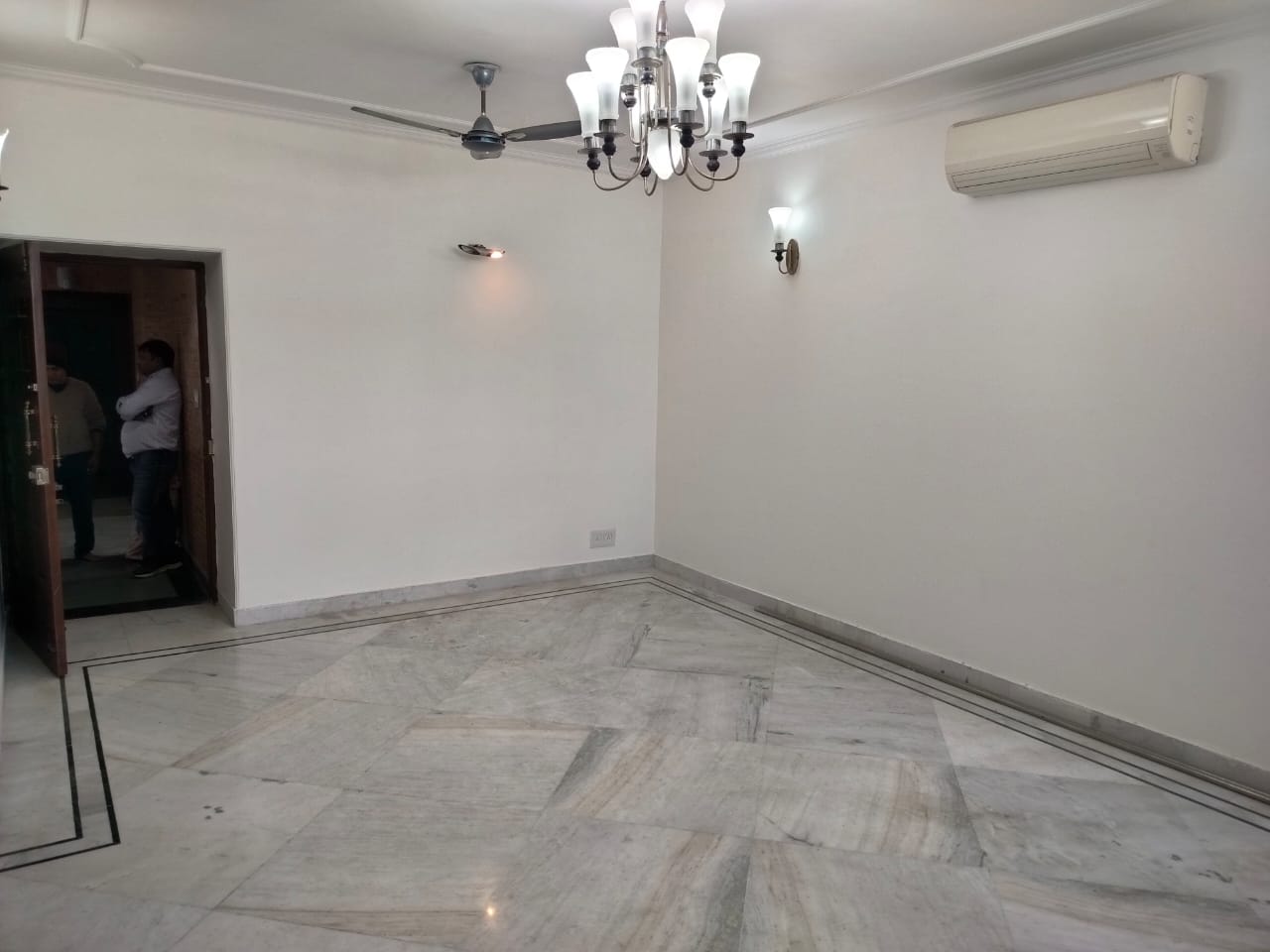 2 BHK Apartment For Rent in DDA SFS Sector 11 Pocket 3