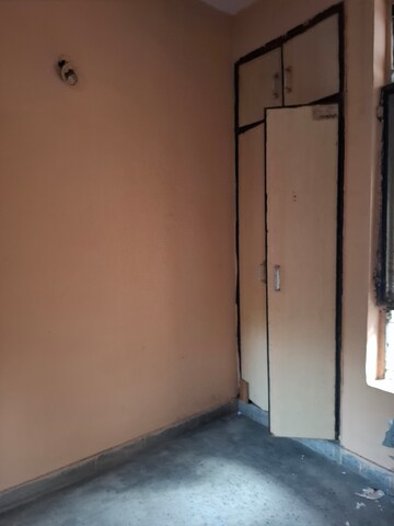 Furnished Amenities in 1 RK Apartment at Tulip Mall, Sector 46 – for Sale
