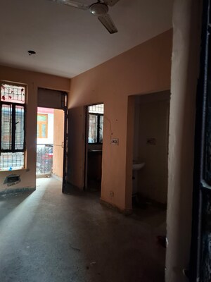 Furnished Amenities in 1 RK Apartment at Tulip Mall, Sector 46 – for Sale