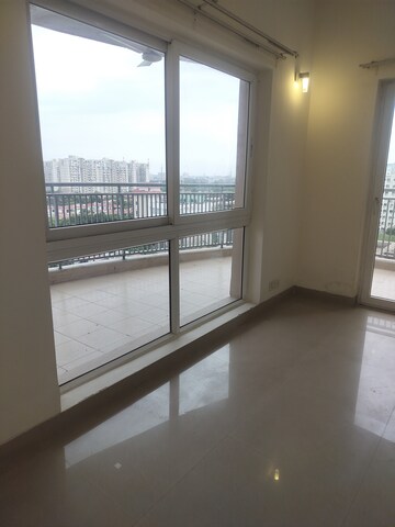 Room in 3 BHK Apartment at Spaze Privy, Sector 72 – for Rent