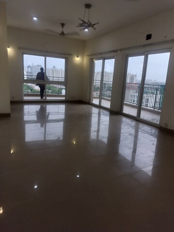 Room in 3 BHK Apartment at Spaze Privy, Sector 72 – for Rent