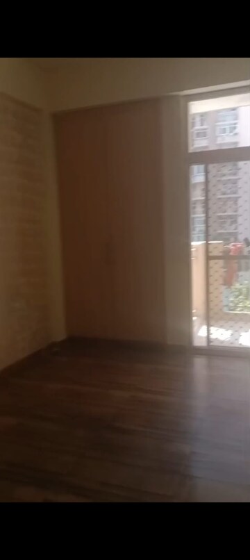 Room in 2 BHK Apartment at Panchsheel Greens, Sector 16 Greater Noida – for Rent