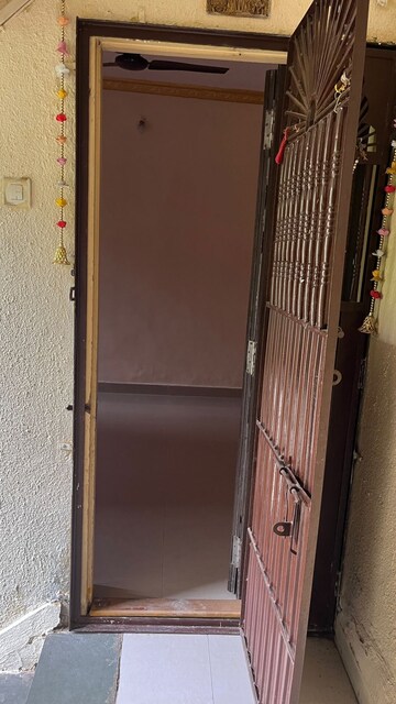 Furnished Amenities in 3 BHK Apartment at Nerul Sector 4 – for Sale