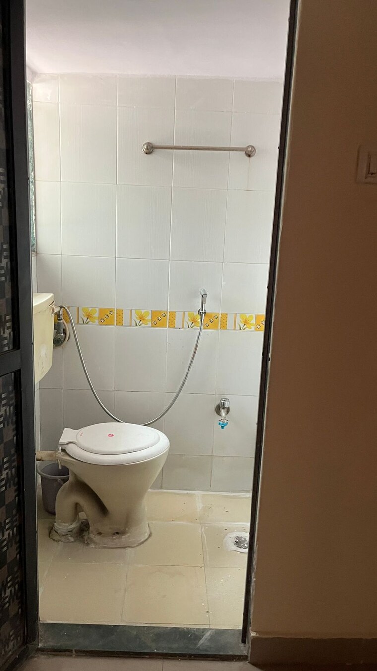 Bathroom, nerul sector 4 3 Bedroom 1300 Sq.Ft. Apartment In Nerul Sector 4 Navi Mumbai 8934154