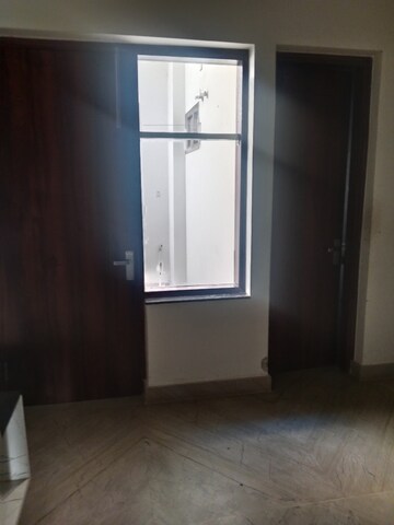 Room in 2 BHK Builder Floor at Sector 25 – for Rent