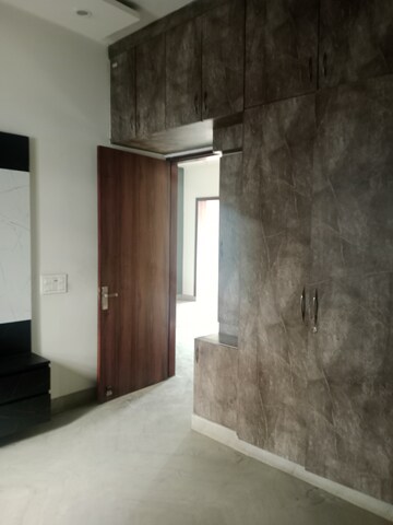 Room in 2 BHK Builder Floor at Sector 25 – for Rent