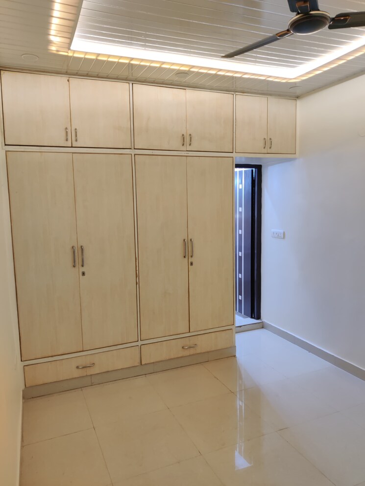 Room, madhur-apartment 2 Bedroom 1000 Sq.Ft. Apartment In Paschim Vihar Delhi 8934176