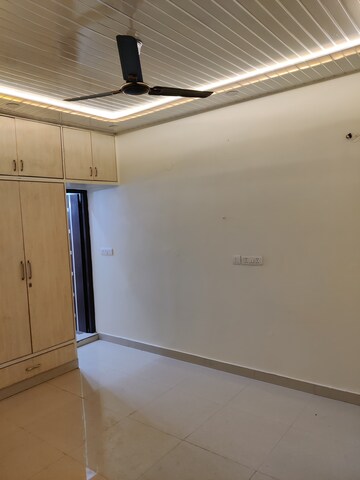 Room in 2 BHK Apartment at Madhur Apartment, Paschim Vihar – for Rent
