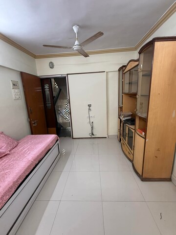 Room in 1 BHK Apartment at Andheri West – for Rent
