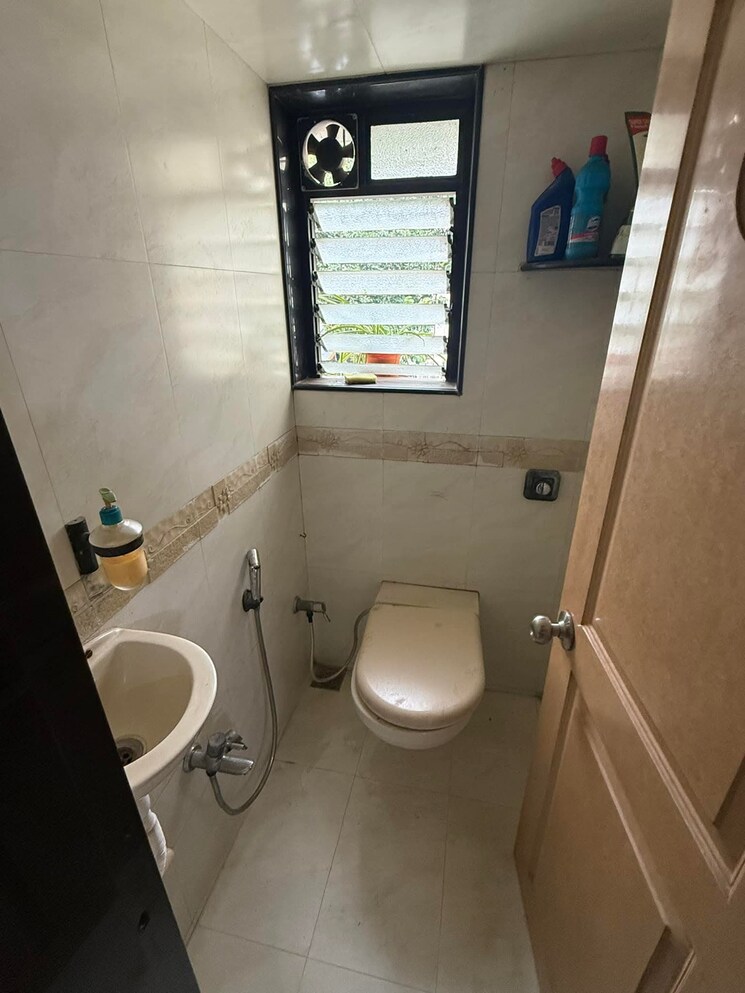 Bathroom, andheri west 1 Bedroom 380 Sq.Ft. Apartment In Andheri West Mumbai 8934188
