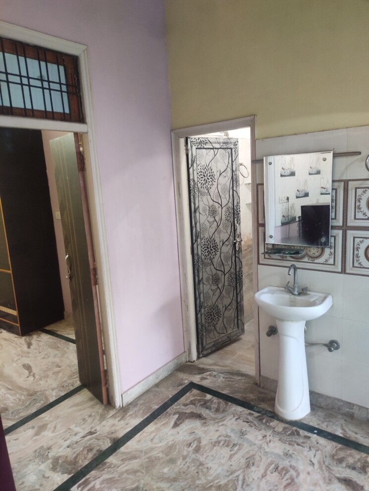 Bathroom, kalyanpur 1.5 Bedroom 750 Sq.Ft. Builder Floor In Kalyanpur Lucknow 8934198
