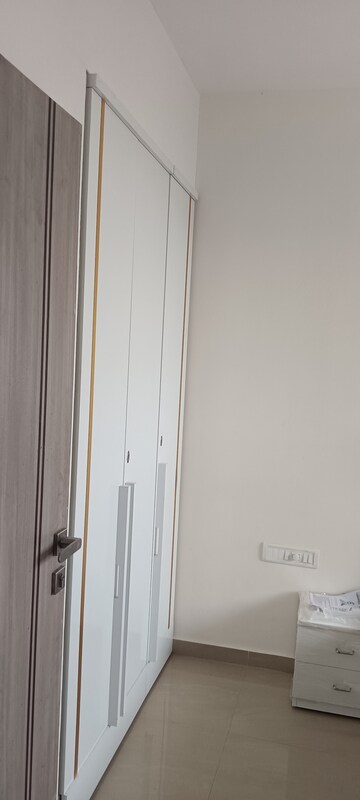 Furnished Amenities in 1 BHK Apartment at Kshitij CHS, Goregaon East – for Rent