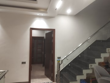 Room in 4 BHK Independent House at Sector 15 – for Sale