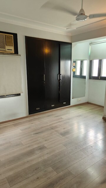 Room in 2 BHK Builder Floor at Sarvapriya Vihar – for Rent