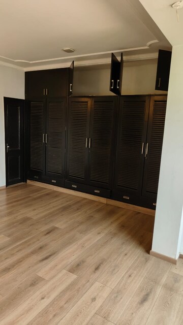 Room in 2 BHK Builder Floor at Sarvapriya Vihar – for Rent