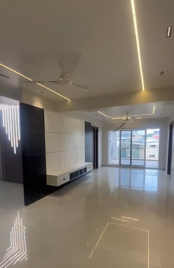 Room in 3 BHK Apartment at Jayabheri The Summit, Narsingi – for Rent