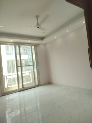 Room in 3.5 BHK Builder Floor at DLF Star Tower, Sector 30 – for Rent