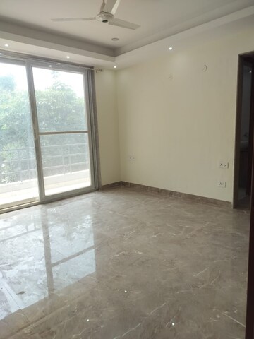 Room in 3.5 BHK Builder Floor at DLF Star Tower, Sector 30 – for Rent