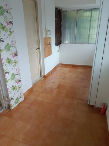 Room in 2 BHK Apartment at Narendra Apartment CHS, Santacruz West – for Rent