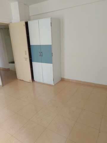 Room in 2 BHK Apartment at Narendra Apartment CHS, Santacruz West – for Rent