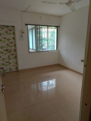 Room in 2 BHK Apartment at Narendra Apartment CHS, Santacruz West – for Rent