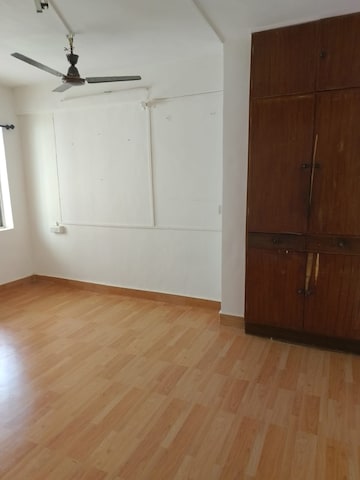 Room in 2 BHK Apartment at Narendra Apartment CHS, Santacruz West – for Rent