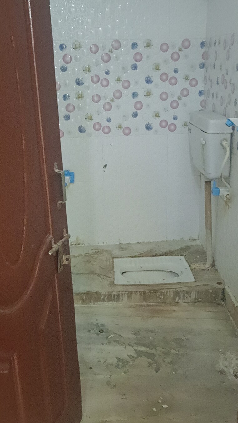 Bathroom, shalimar garden extension i 2 Bedroom 800 Sq.Ft. Builder Floor In Shalimar Garden Extension I Ghaziabad 8934302