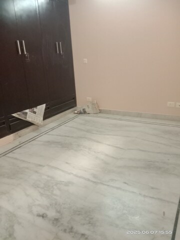 Room in 2 BHK Builder Floor at Huda Market, Sector 31 – for Rent