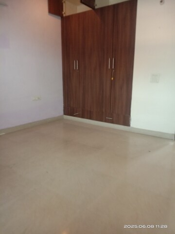 Room in 2 BHK Builder Floor at Huda Market, Sector 31 – for Rent