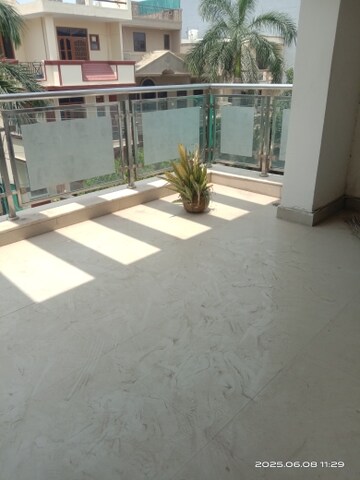 Balcony in 2 BHK Builder Floor at Huda Market, Sector 31 – for Rent