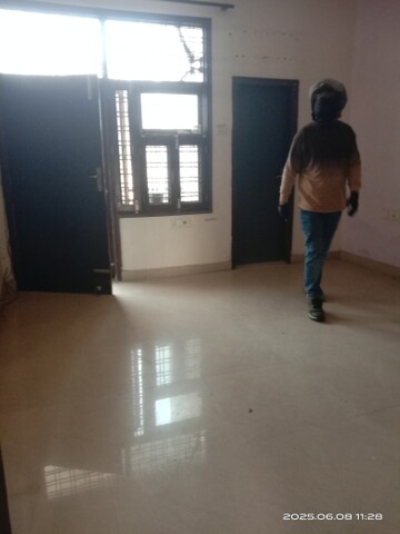 Room in 2 BHK Builder Floor at Huda Market, Sector 31 – for Rent