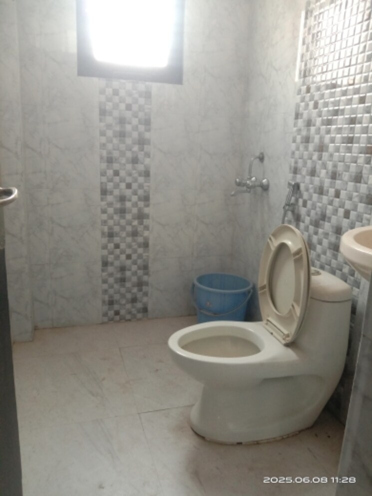 Bathroom, huda-market 2 Bedroom 1050 Sq.Ft. Builder Floor In Sector 31 Gurgaon 8934299