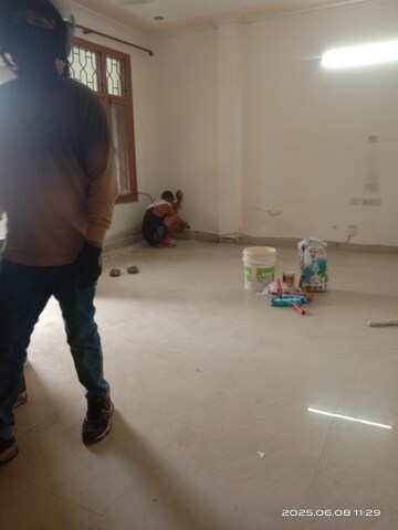 Parking in 2 BHK Builder Floor at Huda Market, Sector 31 – for Rent