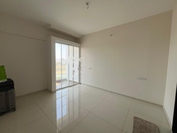 Room in 2 BHK Apartment at Yashwin Orizzonte, Kharadi – for Rent