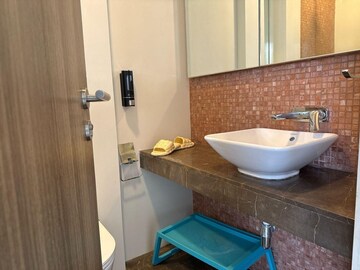 Bathroom in 4 BHK Apartment at Lodha The Park, Worli – for Rent
