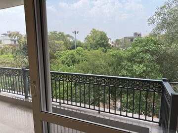 Balcony in 3 BHK Builder Floor at Safdarjung Enclave – for Rent