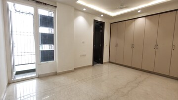 Room in 3 BHK Builder Floor at Safdarjung Enclave – for Rent