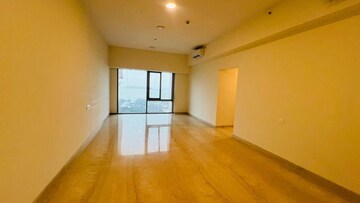 Room in 2 BHK Apartment at Piramal Aranya, Byculla – for Rent