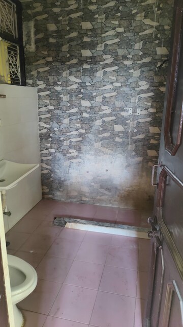 Bathroom in 1 BHK Builder Floor at Sector 37 – for Rent