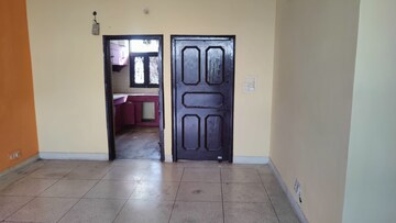Room in 1 BHK Builder Floor at Sector 37 – for Rent