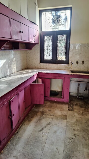 Kitchen in 1 BHK Builder Floor at Sector 37 – for Rent