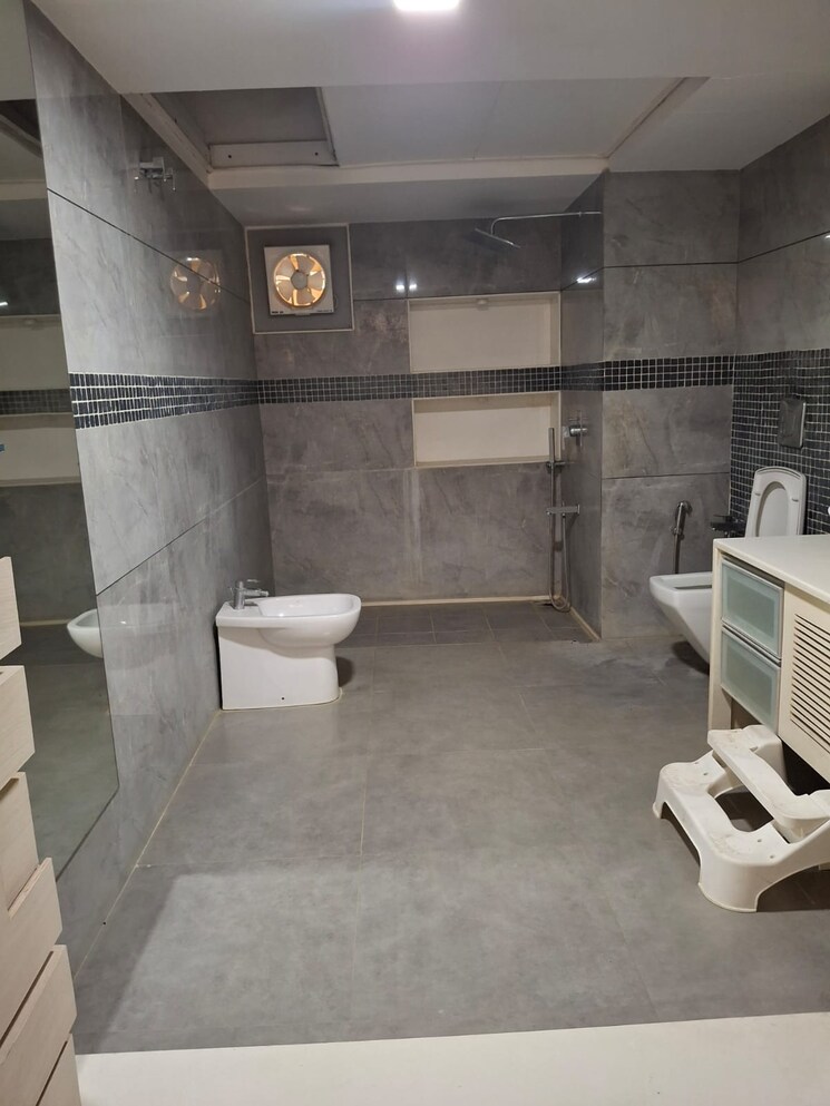 Bathroom, prahlad nagar 4 Bedroom 522 Sq.Yd. Independent House In Prahlad Nagar Ahmedabad 8934482